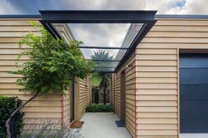 تفاصيل الفندق من الخارج