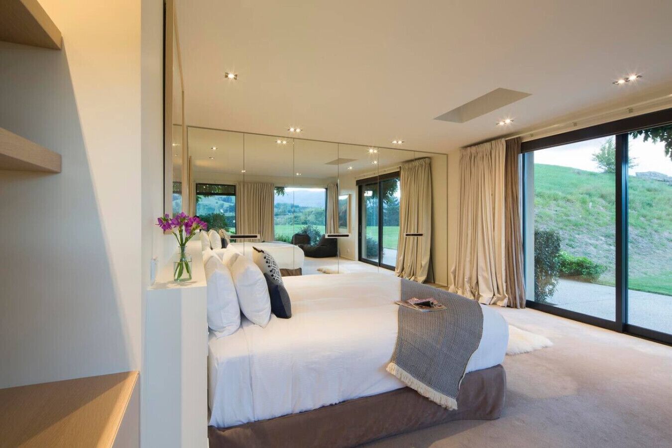 4 bedrooms, desk, iron/ironing board, WiFi