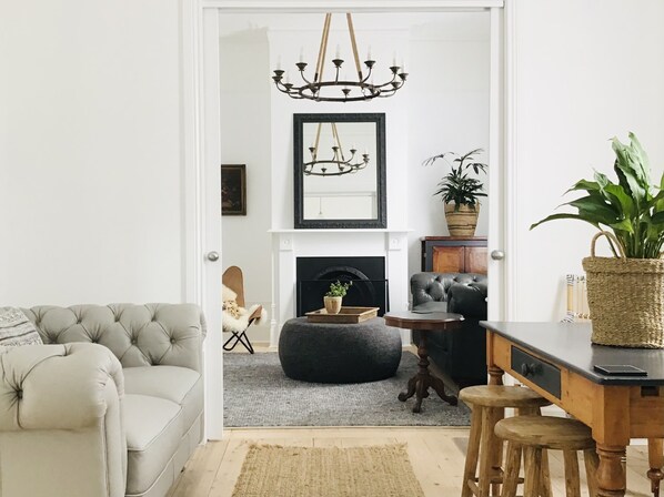 Smart TV, fireplace, books