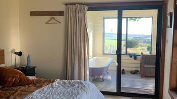 3 bedrooms, iron/ironing board, bed sheets