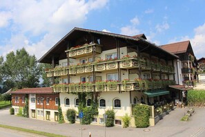 Exterior - Zum singenden Musikantenwirt (Regen)