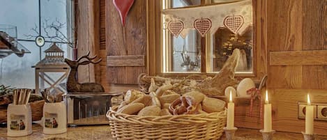 Free daily buffet breakfast