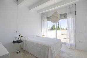 3 bedrooms, travel crib, free WiFi, bed sheets