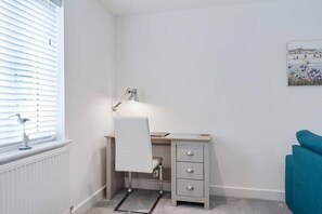 A small, tidy room with a desk, chair, and a radiator. - Modern House nr Gwithian Beach & St Ives (Camborne)