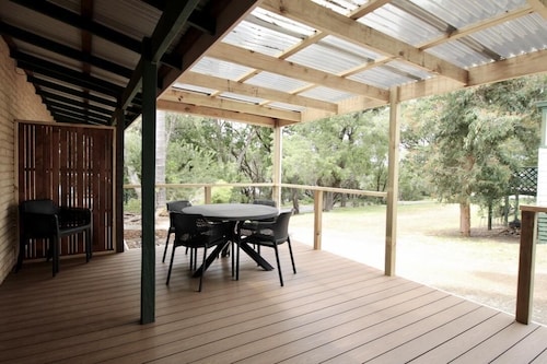 Riverscape Cottage No.11 - Riverscape - unit 11 with views over the Blackwood River and fire place