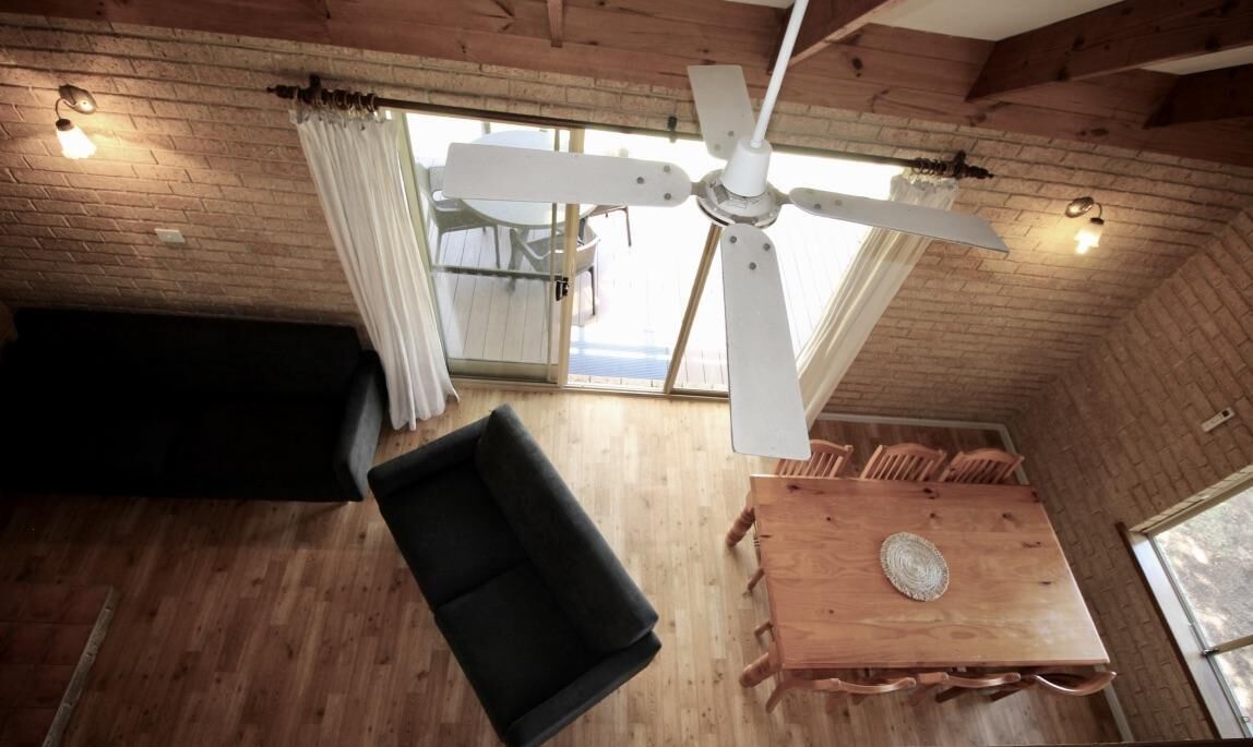 Riverscape Cottage No.6 - Riverscape - unit 6 with views over the Blackwood River and cosy fire place — image 10