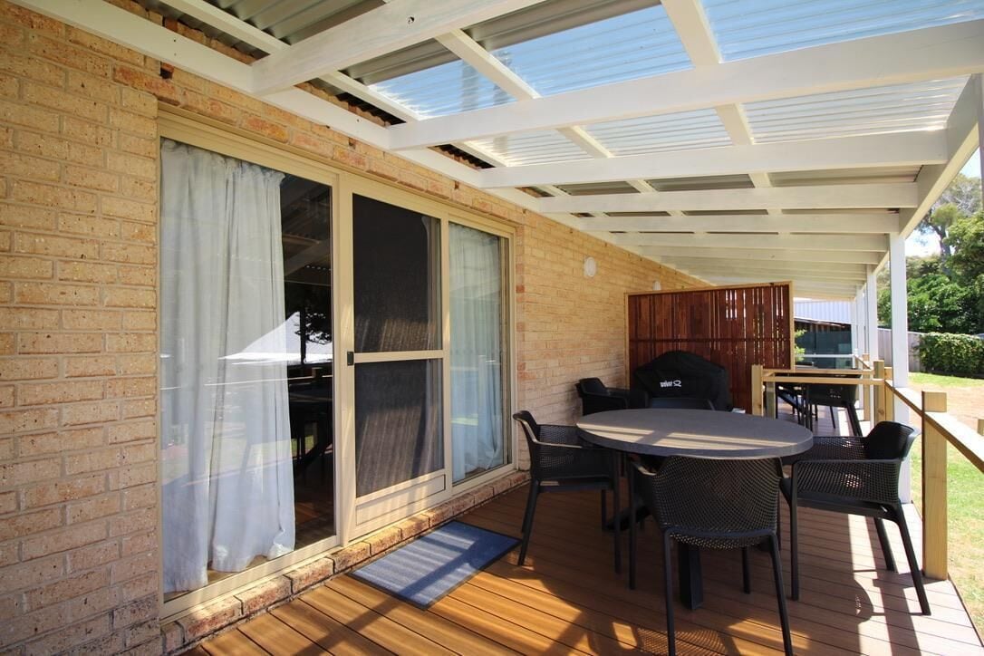 Riverscape Cottage No.6 - Riverscape - unit 6 with views over the Blackwood River and cosy fire place — image 2