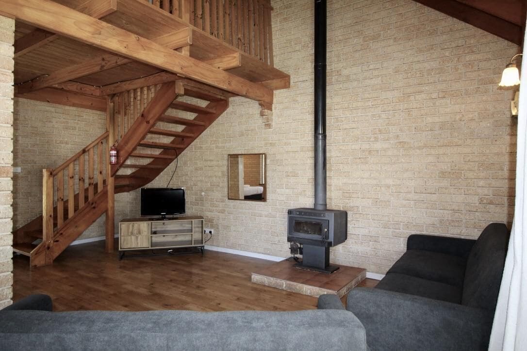 Riverscape Cottage No.6 - Riverscape - unit 6 with views over the Blackwood River and cosy fire place — image 6