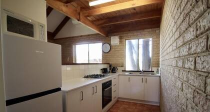Riverscape Cottage No.6 - Riverscape - unit 6 with views over the Blackwood River and cosy fire place