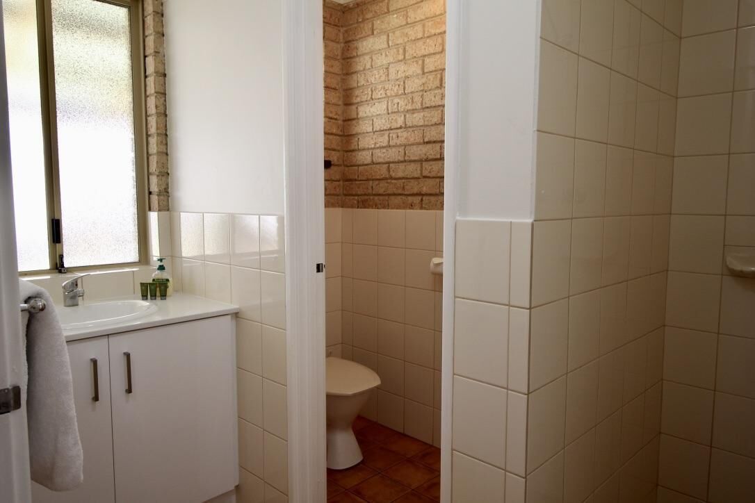 Riverscape Cottage No.6 - Riverscape - unit 6 with views over the Blackwood River and cosy fire place — image 12