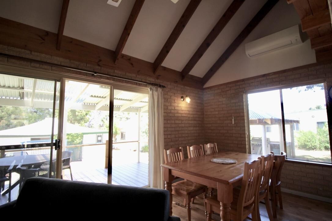 Riverscape Cottage No.6 - Riverscape - unit 6 with views over the Blackwood River and cosy fire place — image 7