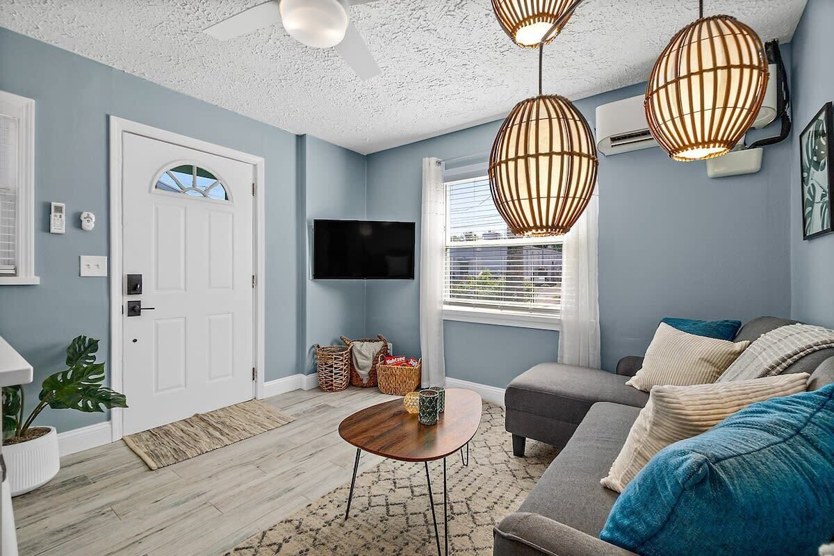 TV, Netflix, streaming services, offices