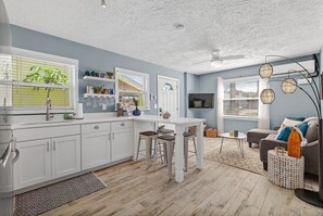 Televisio, Netflix, suoratoistopalvelut, työhuone