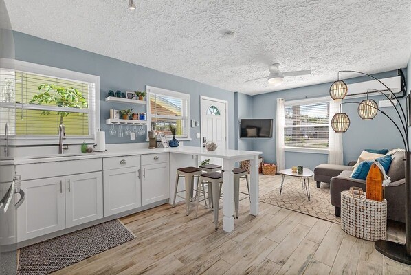 TV, Netflix, streaming services, offices