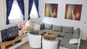 Fernseher, DVD-Player, Stereoanlage