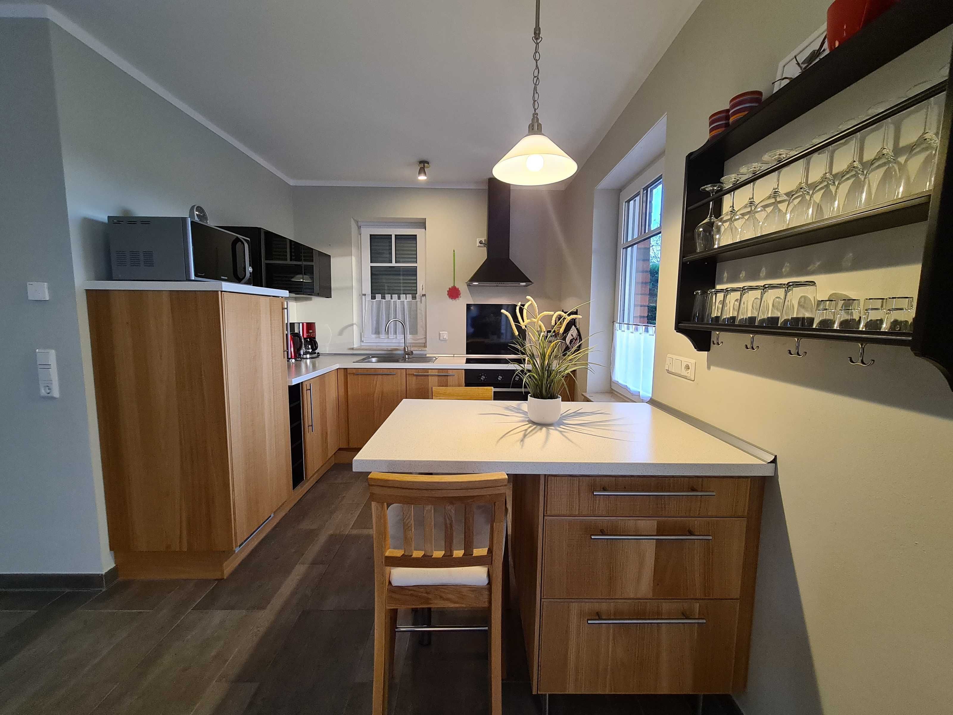 Kühlschrank, Mikrowelle, Ofen, Geschirrspüler