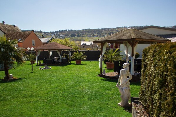 المنطقة المحيطة بالمنشأة