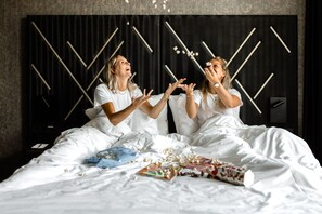 Safe på rommet, skrivebord, lydisolert og strykejern/-brett