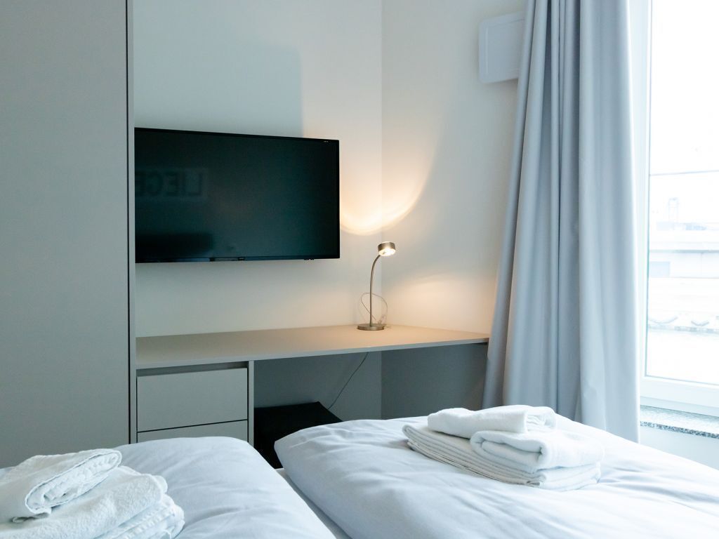 2 bedrooms, in-room safe, desk, WiFi