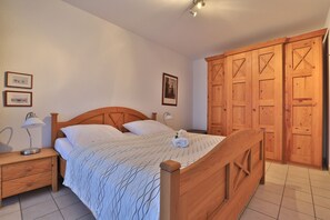 1 bedroom, iron/ironing board, travel crib, WiFi