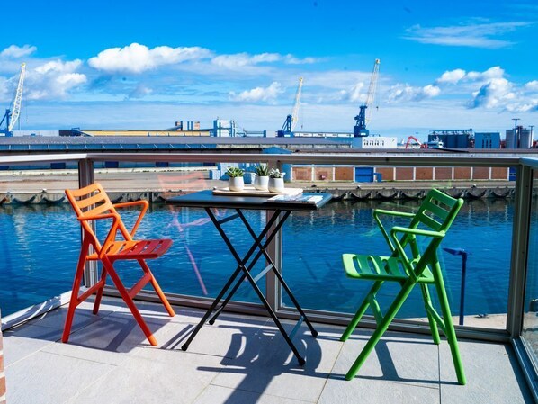 Unclassified image, 1 of 29, button