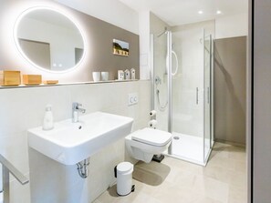 Unclassified image, 4 of 29, button