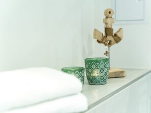 Unclassified image, 2 of 21, button