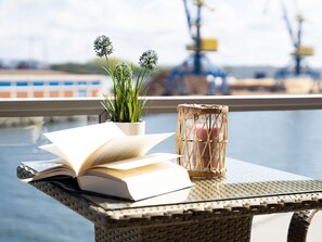 Unclassified image, 4 of 21, button