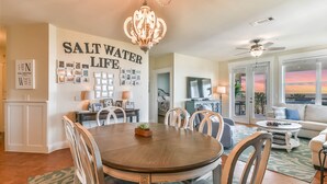 Dining - Top Floor Views! Unbeatable sunsets over the bay! (Galveston)