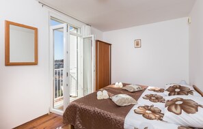 Apartemen (One Bedroom Apartment) | 1 kamar tidur, setrika/meja setrika, Wi-Fi gratis, dan seprai linen