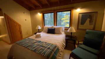 2 bedrooms, desk, iron/ironing board, WiFi