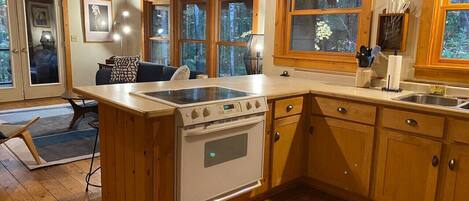 KĂŒhlschrank, Mikrowelle, Ofen, Herdplatte