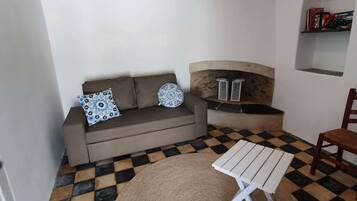 Televisio, DVD-soitin, kirjoja, suoratoistopalvelut