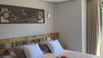 Standard Twin Room | Minibar, in-room safe, individually furnished, blackout curtains