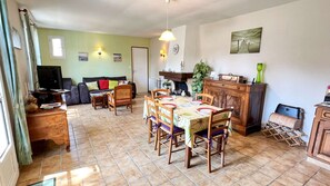 Living area - Detached villa with garden, quiet (LA FLOTTE)