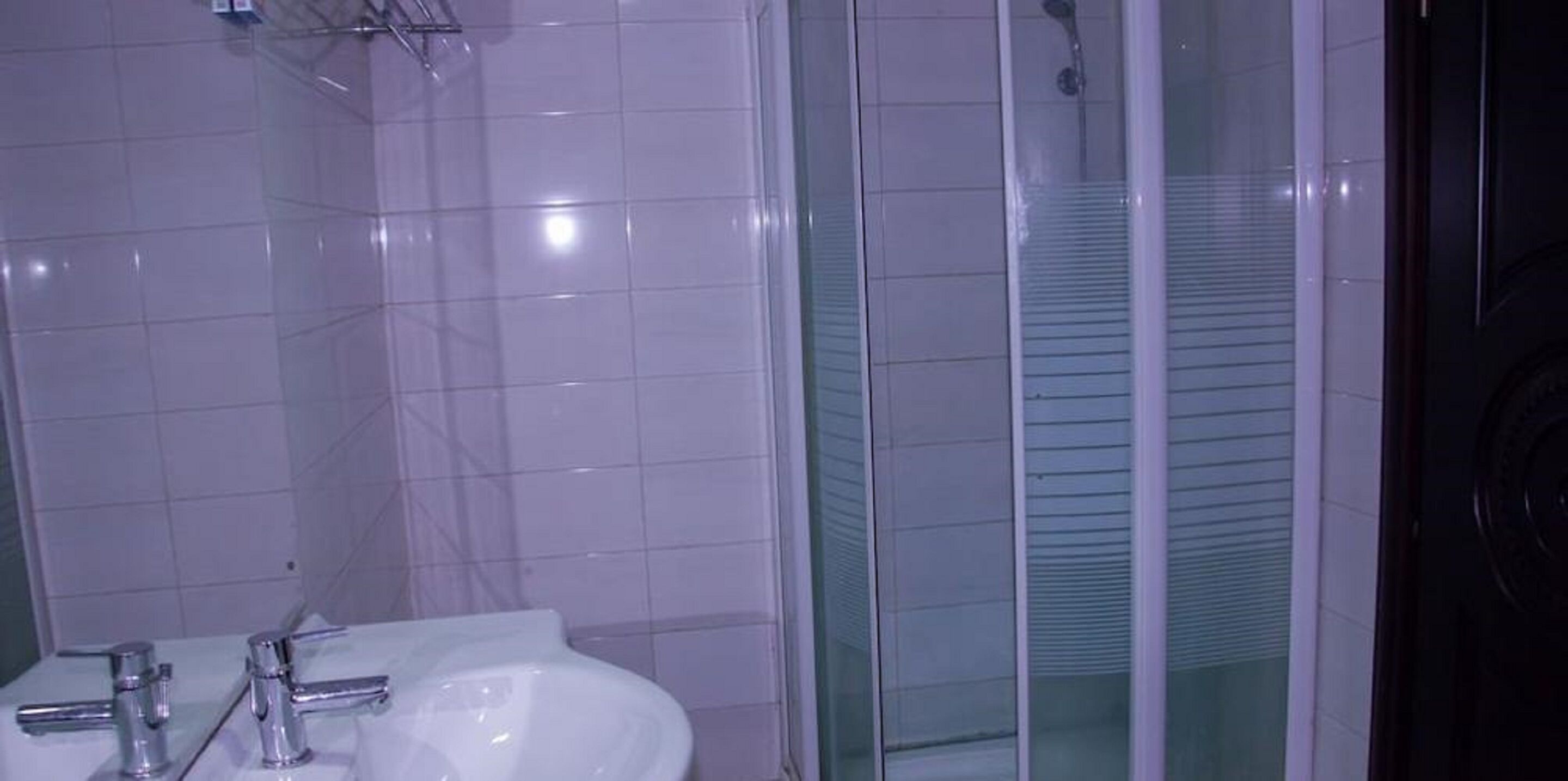 superior room | bathroom | hair dryer, shampoo, toilet paper