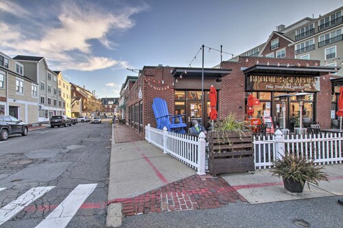Inviting Salem Apartment Near Waterfront & Museums