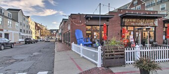 Inviting Salem Apartment Near Waterfront & Museums