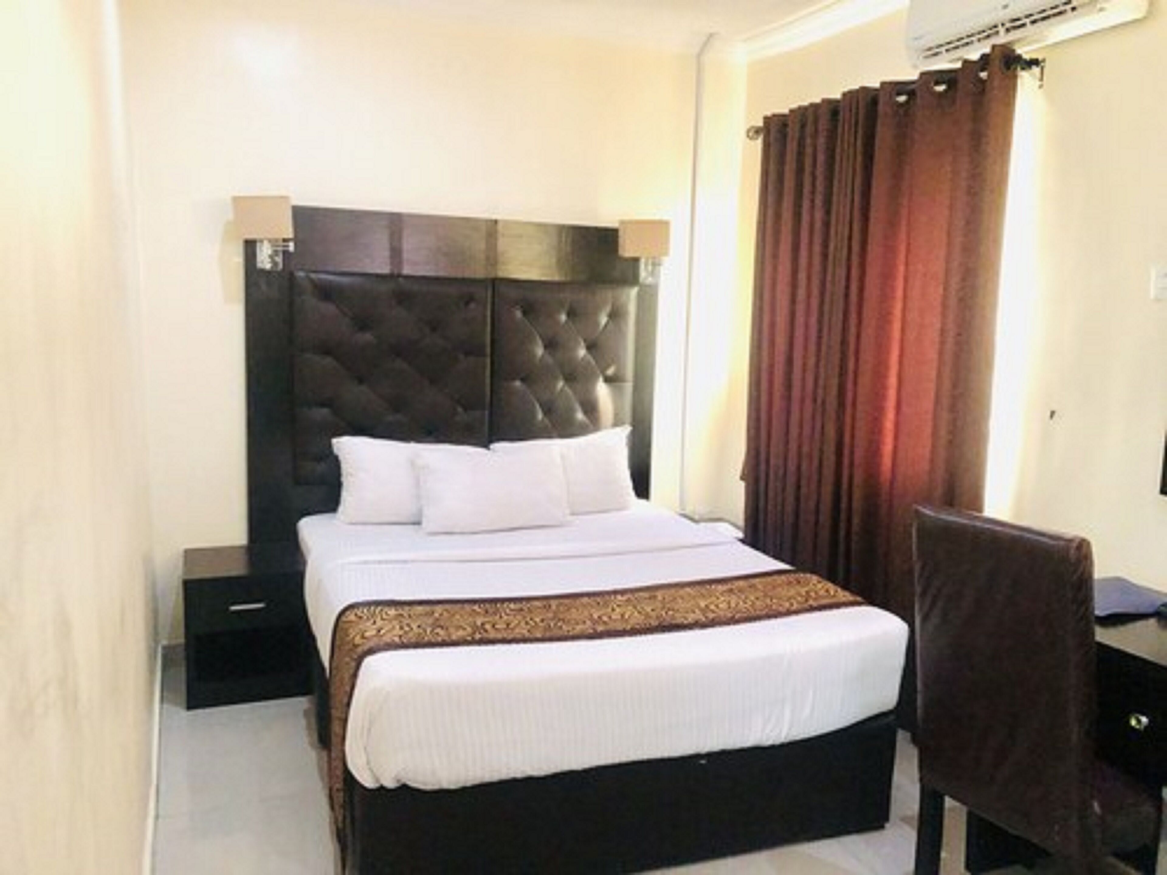 Egyptian cotton sheets, premium bedding, desk, laptop workspace