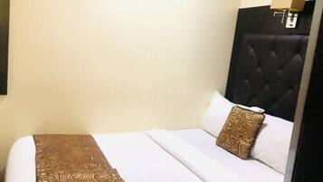 Junior Suite | Egyptian cotton sheets, premium bedding, desk, laptop workspace