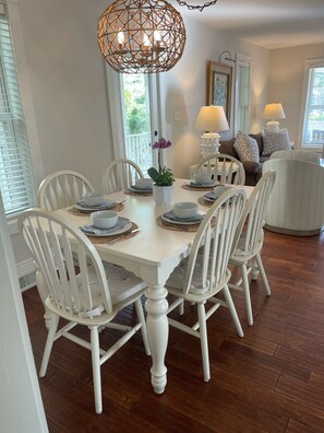 Dining - Downtown Harbor Springs Haven—Walk to Beach, Shops & Restaurants (Harbor Springs)