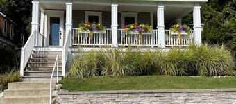 Downtown Harbor Springs Haven—Walk to Beach, Shops & Restaurants