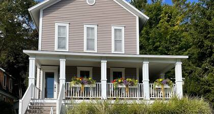 Downtown Harbor Springs Haven—Walk to Beach, Shops & Restaurants