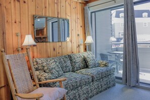 Studio | Living area