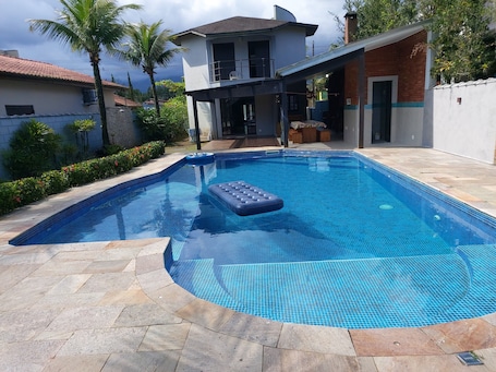 Outdoor pool. Beautiful and spacious house in a gated community.