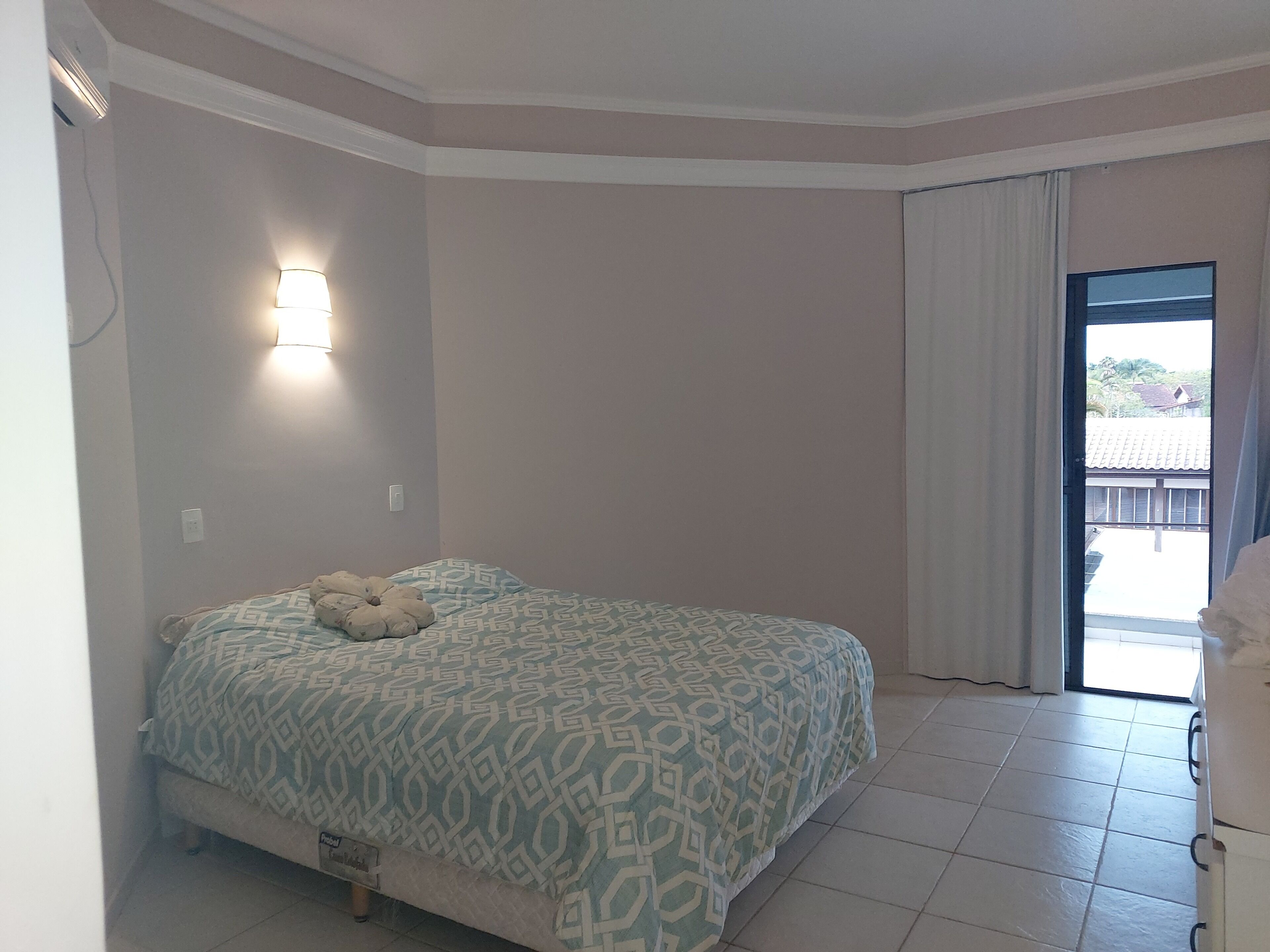 4 bedrooms, iron/ironing board, free WiFi