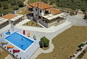 Front of property - Villa Manolia (Alonissos)