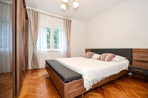 4 bedrooms, free WiFi, bed sheets