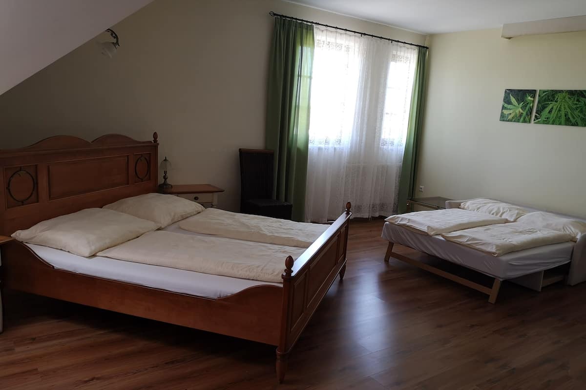 Double Room, Multiple Beds | Free WiFi, bed sheets