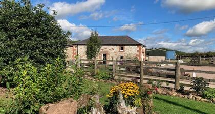 Cosy 2-bed Cottage With Garden Near Carlisle
